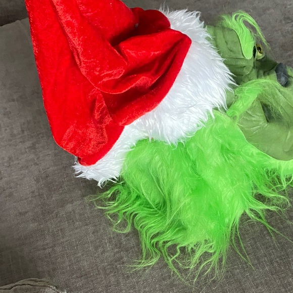 Adult Grinch Costume - Red and Green - Picture 9 of 11